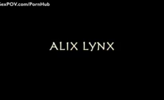 Alix Lynx Está Recebendo Tudo O Que Ela Poderia Imaginar, De Dois Caras E Aproveitando Cada Segundo.