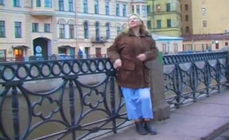 A Menina Russa Peituda Quer Ir Para Casa E Mostrar Sua Buceta Para Seu Namorado Com Tesão