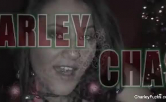 Charley Chase é Uma Mulher Loira Encantadora, Cuja Rata Está Sempre Encharcada.