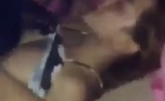 Meninas Bêbadas Em Lingerie Vermelha, Rasgando Um Ao Outro Um Twat