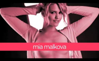 Mia Malkova Está Tentando Chupar O Pau Do Cara Dela, Porque Ela Quer Ser Fodida