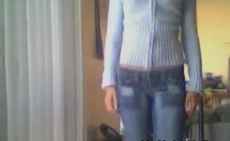 Tiras Adolescentes Morenas E Brinquedos Sua Boceta Na Frente De Sua Enorme Webcam